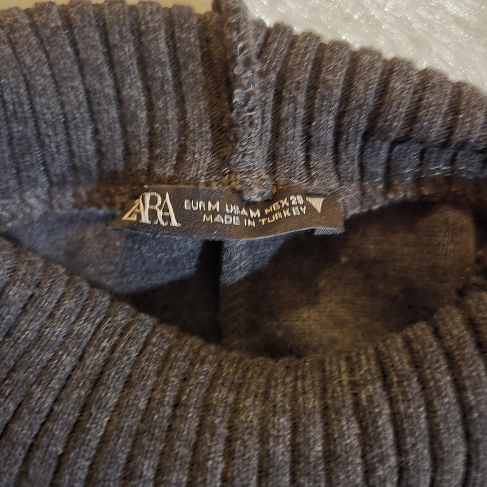 Zara Dark Gray Sleeveless Turtlessneck Sweater - Picture 2 of 6